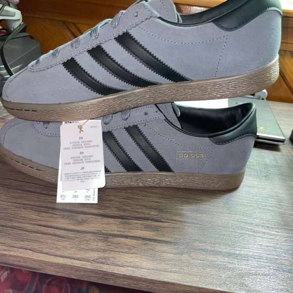 adidas TAPI Suede Gum Sole Sneakers Gray/ Black NWT Size 8.5 - Picture 3 of 12